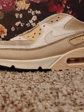 Nike Women’s Sz 7 Air Max 90